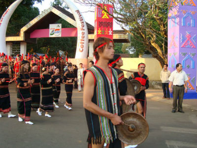 ແຂວງດັກລັກ ຈັດຕັ້ງງານ ພົບປະແລກປ່ຽນສິລະປະ “ພະລັງຊີວິດແຫ່ງກົກເຄົ້າເຫງົ້າກໍ”